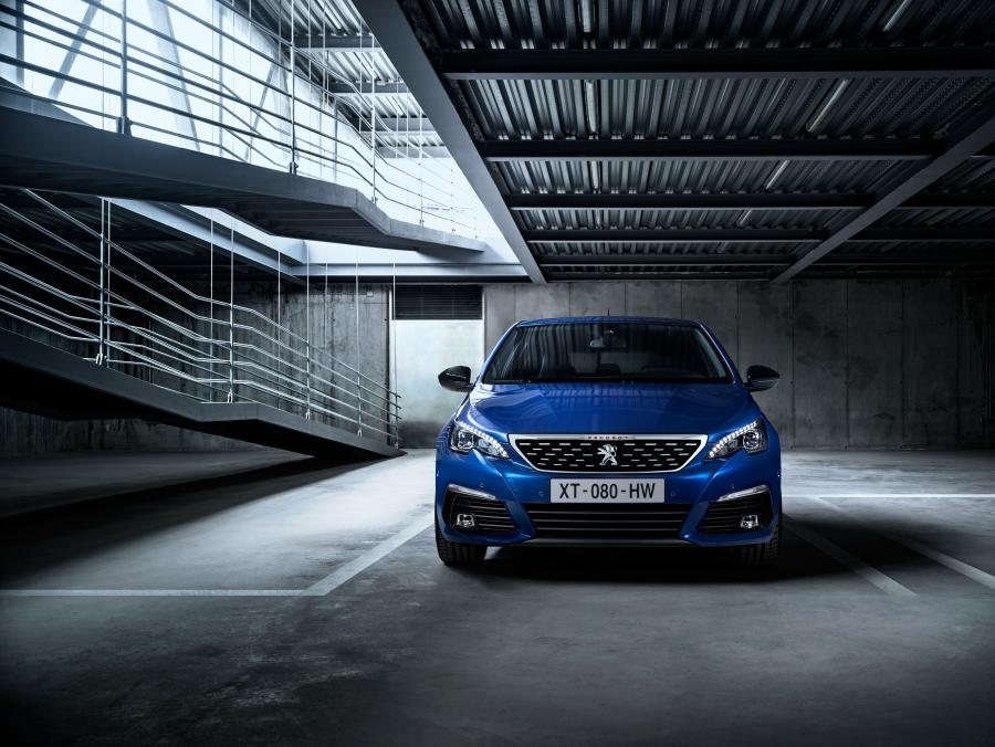  Peugeot 308 GT 2017 года  (WW) (фото 4 из 18)